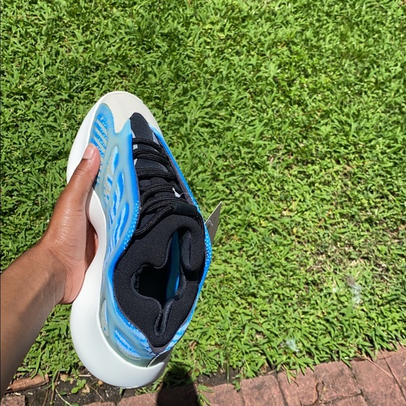 Yeezy 700 V3